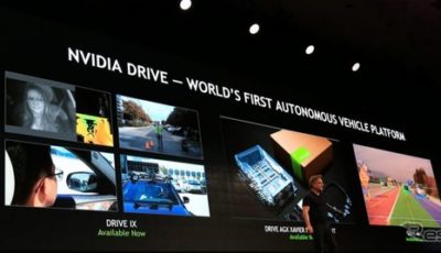 エヌビディア（NVIDIA）の最新のAIコンピュータ「DRIVE AGX」を発表するジェンスン・フアンCEO
