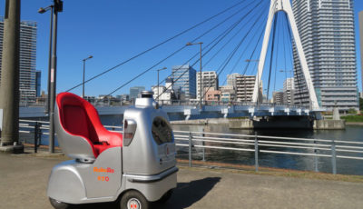 自動運転一人乗りロボ「ラクロ（RakuRo）」