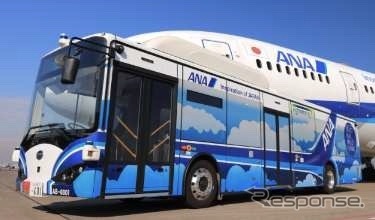 試験運用する大型自動運転バス
