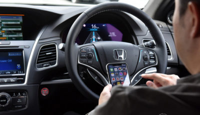 自動運転中の車両はどんなドライバー想定しなければならないのか。（写真はホンダ レジェンド）