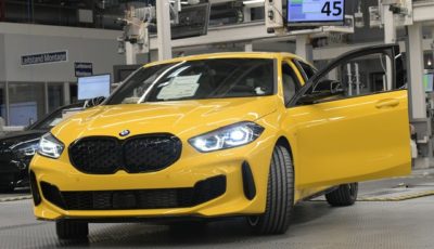 スピードイエローの「BMWインディビジュアル塗装仕上げ」が施された 1シリーズ