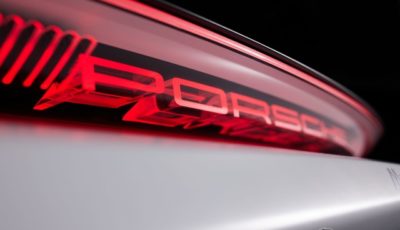 ポルシェのコンセプトカーのティザー写真