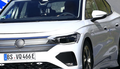 VW エアロB セダン（仮称）プロトタイプ（スクープ写真）