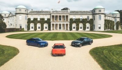 英国のグッドウッドに3台のBMW。左からi4 M50、M1、M5 CS