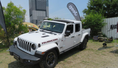ジープの世界観をBBQで表現した「Jeep Real Grill」。目玉は『グラディエーター』だ。