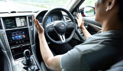 ダイナミックマップを搭載し「プロパイロット2.0」によるハンズオフ走行を可能にした日産 スカイライン（参考画像）