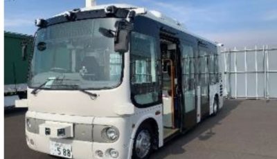 自動運転サービスで運行するバス