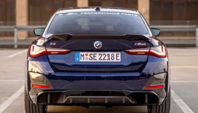 BMW i4 M50 の「Mパフォーマンスパーツ」装着車