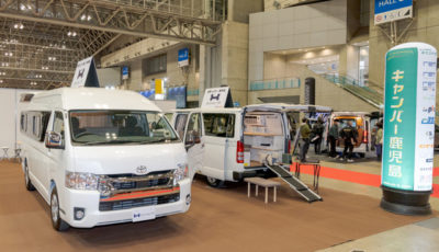 キャンパー鹿児島のブースにはペット対応のキャンピングカーを展示。