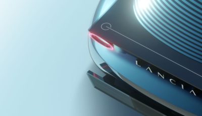 ランチアのコンセプトEVのティザー写真