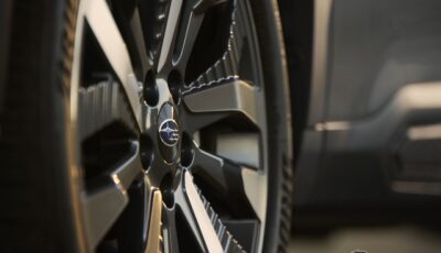 スバルの新型車のティザー写真