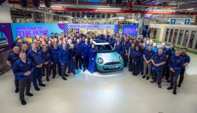 英国オックスフォード工場で生産が開始されたMINI ハッチバック 新型