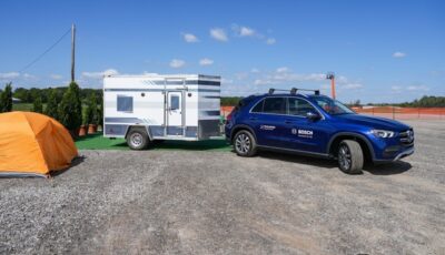 ボッシュの次世代の駐車技術「Anywhere parking trailer」のデモンストレーション