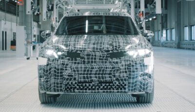 BMWの次世代EV「ノイエ・クラッセ」のSUV版のテスト車両