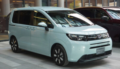 「2024-2025 日本カー・オブ・ザ・イヤー」を受賞したホンダ フリード
