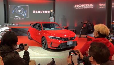高倉統括部長とシビックタイプRレーシングブラック・パッケージ（東京オートサロン2025）