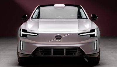 ボルボ ES90。フロントウインドウの上部にあるのがLiDAR。