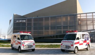 三菱『ミニキャブEV』2台が大阪・関西万博2025の救急搬送車両に起用