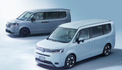 ホンダ ステップワゴン SPADA PREMIUM LINE BLACK EDITION（左）とAIR EX（右）