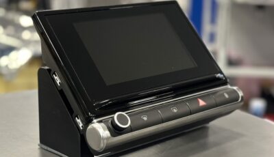 リサイクル素材を使用した車載ディスプレイ