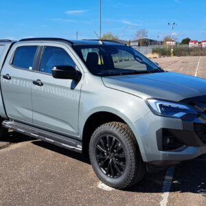 いすゞ D-MAX ハンツマン