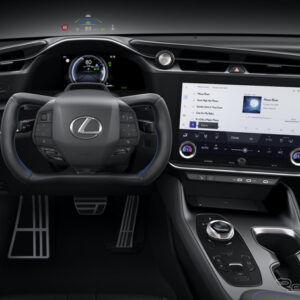 レクサス RZの「F SPORT」に採用されたステアバイワイヤ用ステアリングホイール