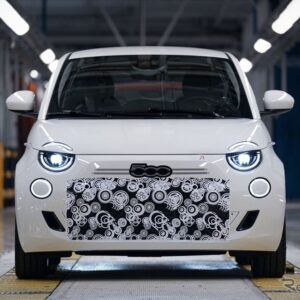 フィアット『500ハイブリッド』新型の先行生産車両