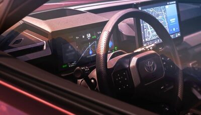 トヨタの新型車のティザー