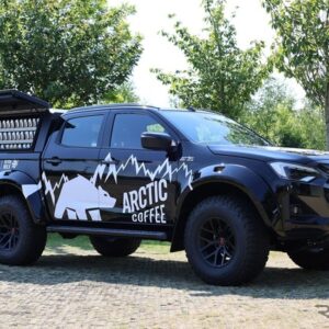 いすゞ『D-MAX Arctic Trucks AT35』をベースにした移動式アイスコーヒーショップ