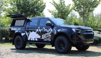 いすゞ『D-MAX Arctic Trucks AT35』をベースにした移動式アイスコーヒーショップ