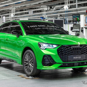 アウディ・ハンガリー工場で生産された100万台目の『Q3』