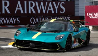 アストンマーティンの新型スーパーカー『ヴァルハラ』が、モナコF1グランプリの開催を前に世界初の公開走行