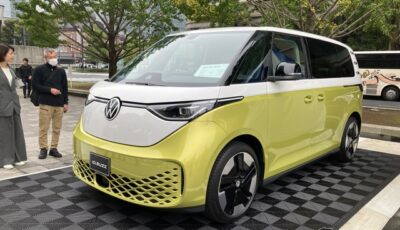 VW ID. Buzz 欧州仕様（写真は2024年、JAIAカーボンニュートラル促進イベント in 東京：行幸通り）