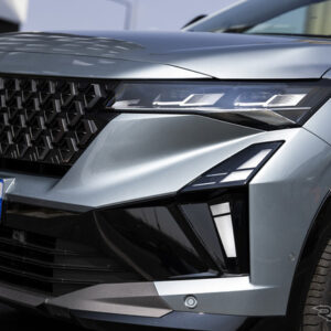 ルノー エスパス フルハイブリッド E-Tech 200hp