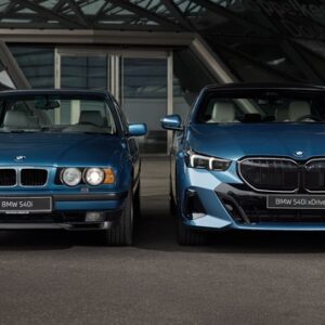 BMW「540i xDriveレガシィエディション」（右）と3代目5シリーズの540i