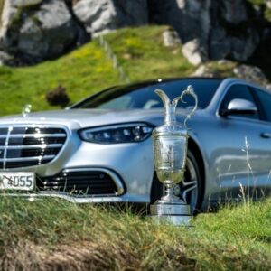 メルセデスベンツ『Sクラス』の1台限りのカスタマイズ仕様がゴルフ全英オープンの「トロフィー返還式」に起用