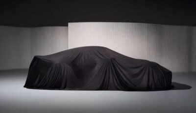 ポルシェが新型車を予告