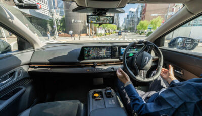 AI技術を搭載した次世代プロパイロットで、東京銀座の一般道路を手離し運転する日産アリア