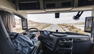 ボルボトラックの運転者の注意散漫や居眠り運転を検知する「ドライバーアラートサポート」システム