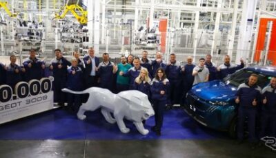 プジョー『3008』の累計生産台数が20万台達成