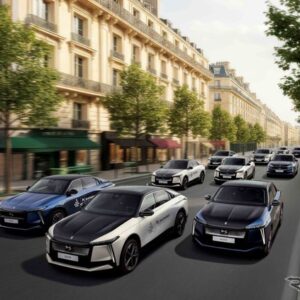 DS『N°8』がパリファッションウィークの公式車両に