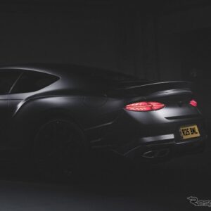 ベントレーの新型車のティザー
