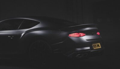 ベントレーの新型車のティザー