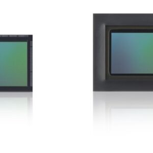 車室内モニタリングカメラ用RGB-IRイメージセンサー『IMX775』(左)ベアチップ製品　（右）パッケージ製品