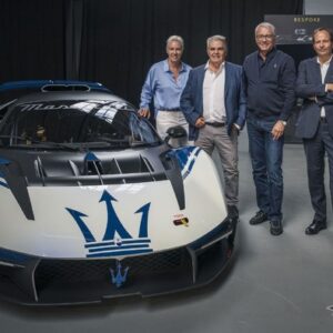 マセラティの限定生産のサーキット専用車『MCXtrema』の納車式
