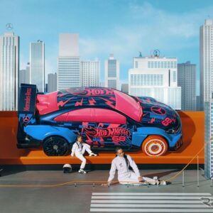 新型メルセデスベンツ『CLA』のアート作品。実物大「Hot Wheels」に