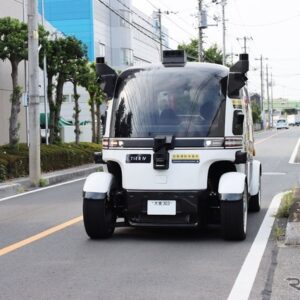 ハンドルもペダルも持たない自動運転車両「Minishuttle(ミニシャトル)」