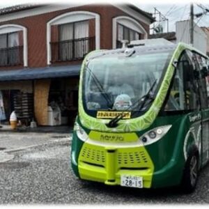 最新型の自動運転EVバス「EVO」