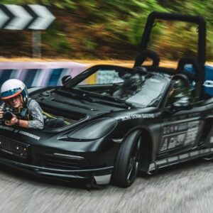 ポルシェ『718ボクスターS』を改造したカメラカー