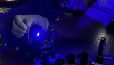 PCSEL研究開発の様子